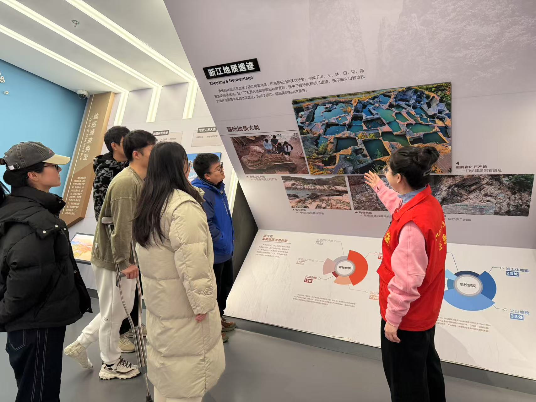 中化局浙江院团总支携手浙江省地质院第二团支部组织青年志愿者走进浙江省地质博物馆，开展共建共联学雷锋志愿服务活动.jpg